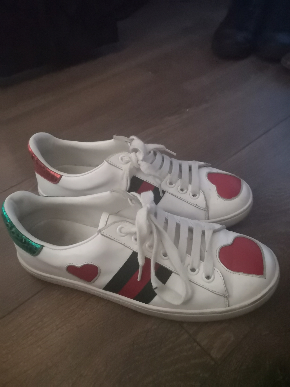 RARE! Gucci vintage white sneakers with heart